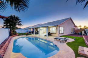 1-Story Getaway w Pool, Jacuzzi & Firepit, Sleeps 10